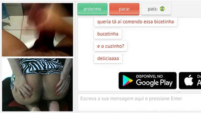 ਵਿਆਹੇ ਲੋਕ ਅਜਨਬੀਆਂ ਨੂੰ ਹੱਥਰਸੀ ਕਰਦੇ ਦੇਖਣਾ ਪਸੰਦ ਕਰਦੇ ਹਨ